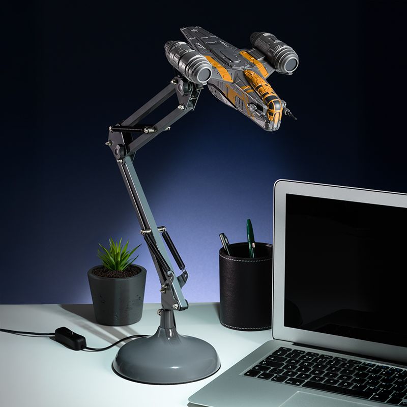 The Mandalorian Razor Crest Justerbar Skrivebordslampe - Geekd.dk