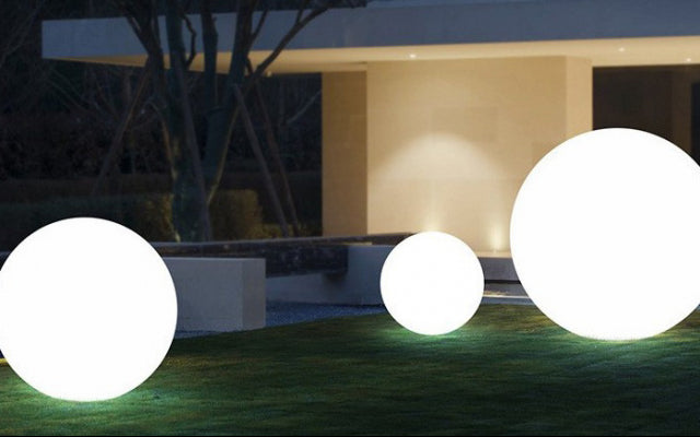 Led-kugle Lampe, 50 Cm Diameter, Genopladelig Via Solcellepanel  - Lyser I Flere Farver Rgb